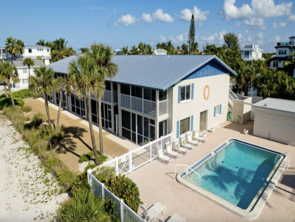 Holmes Beach 2 Bedroom Beach Front Vacation Rental Sleeps 4